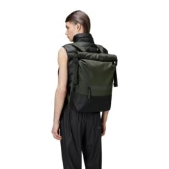 Rains Trail Rolltop Backpack W3 Green 6 Rains Trail Rolltop Backpack W3 Green -Mode Tassen Winkel image 4285