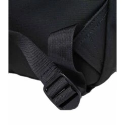 Sandqvist Knut Backpack Black With Black Webbing -Mode Tassen Winkel image 4405