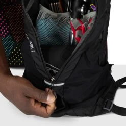 Osprey Katari 7 Black -Mode Tassen Winkel image 4856