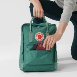 Fjallraven Kanken Frost Green-confetti Pattern -Mode Tassen Winkel image 5000