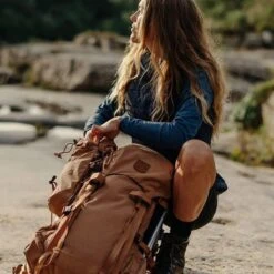 Fjallraven Kajka 35 S/M Khaki Dust -Mode Tassen Winkel image 5229